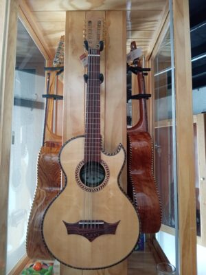 Bajo quinto JR.